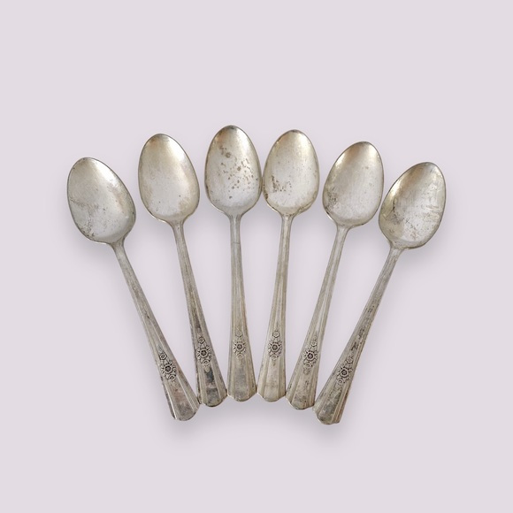 Vintage Wm. Rogers Desire Silverplate Set of 6 Teaspoons Floral - Picture 2 of 11